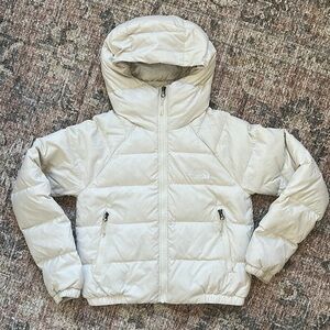 Women’s NorthFace Crop Ivory Puffer Jacket with Hood and Water-Resistant Finish